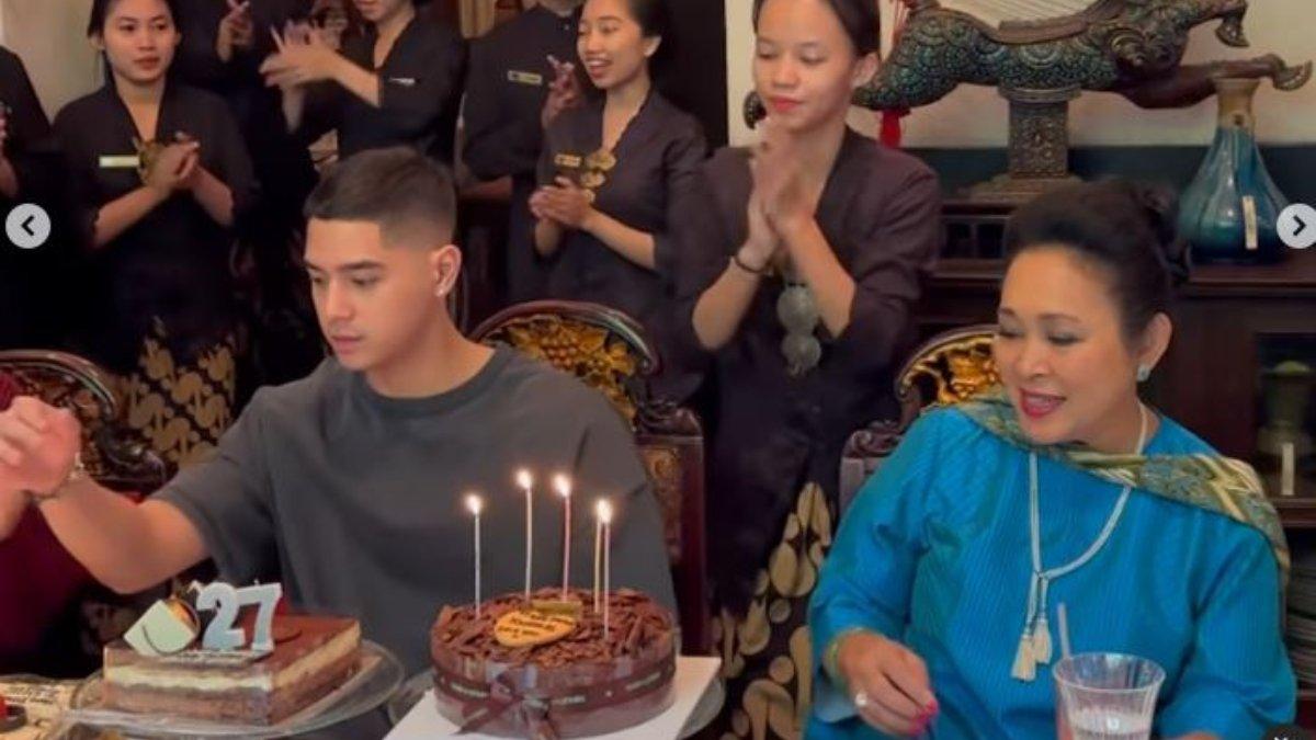 Titiek bahagia menikmati momen ultah Al