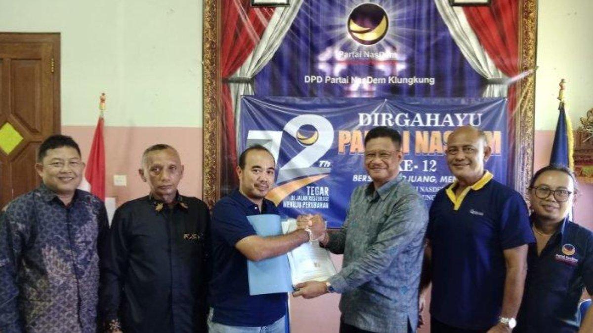 Tokoh Puri Klungkung Tjokorda Gede Agung Sumara Wisesa mendaftar sebagai kandidat calon bupati dari Partai Nasdem.