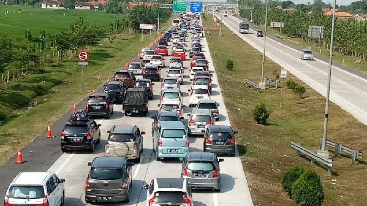 ILUSTRASI JALAN TOL - Kabar baik menjelang liburan sekolah, pemerintah menyiapkan beberapa insentif menarik untuk kalian coba, dari diskon tarif tol hingga harga kereta api
