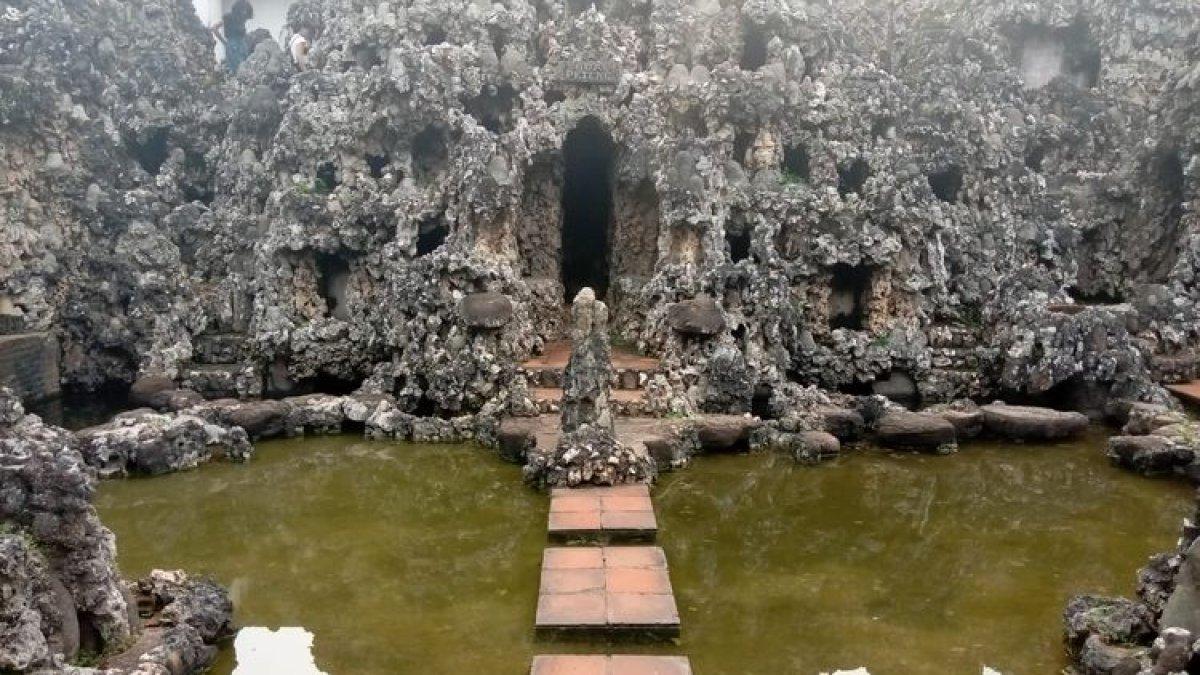 WISATA CIREBON: Tunggul batu patung Perawan Sunti