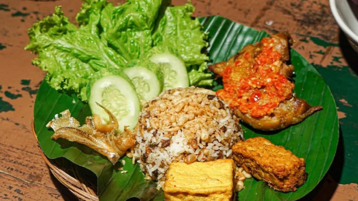 REKOMENDASI KULINER LEZAT:
