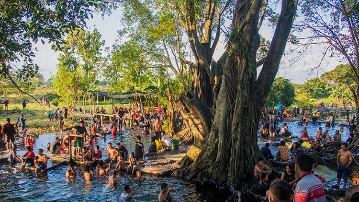 WISATA AIR KLATEN - Umbul Manten yang ramai oleh ribuan pengunjung menjelang Bulan Ramadhan.