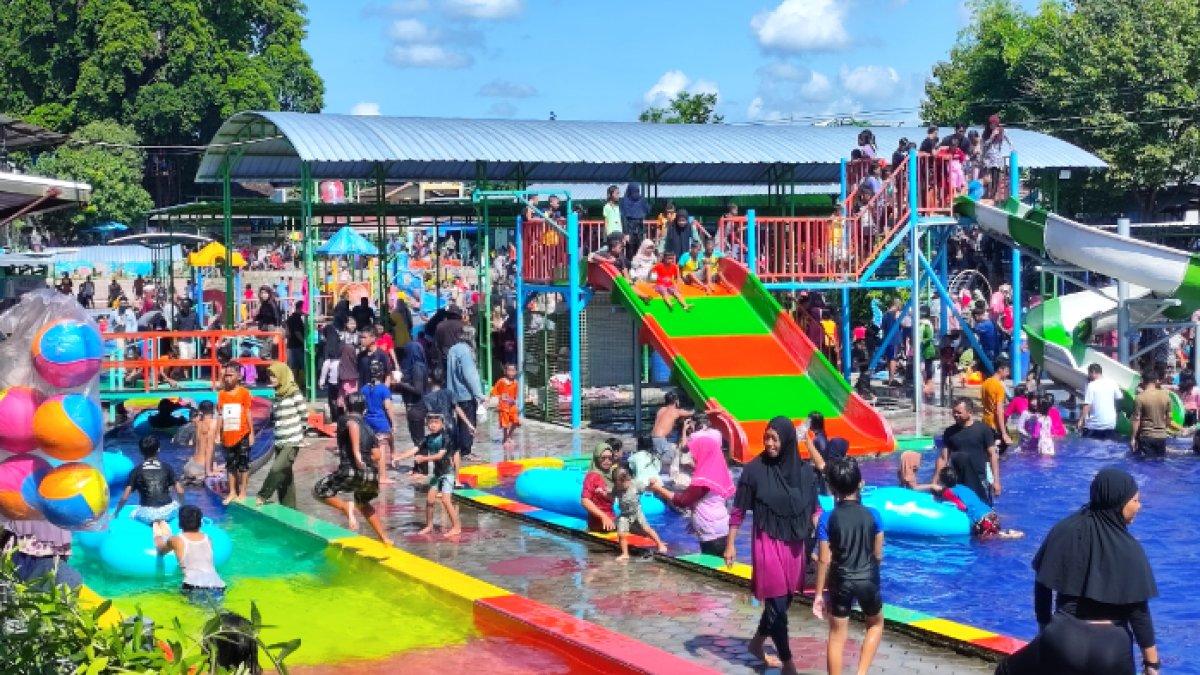 Umbul Pelem di Desa Wunut, Kecamatan Tulung, Klaten pada momen libur Lebaran 2024.