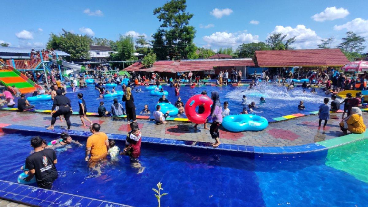 Umbul Pelem di Desa Wunut, Kecamatan Tulung, Klaten pada momen libur Lebaran 2024.