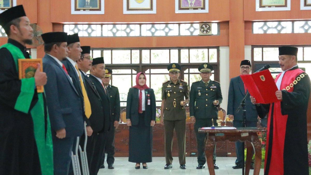 Upacara Pengucapan Sumpah/ Janji Pimpinan DPRD Kabupaten Klaten masa jabatan 2024-2029 di Gedung Paripurna DPRD Klaten, pada Senin (28/10/2024).