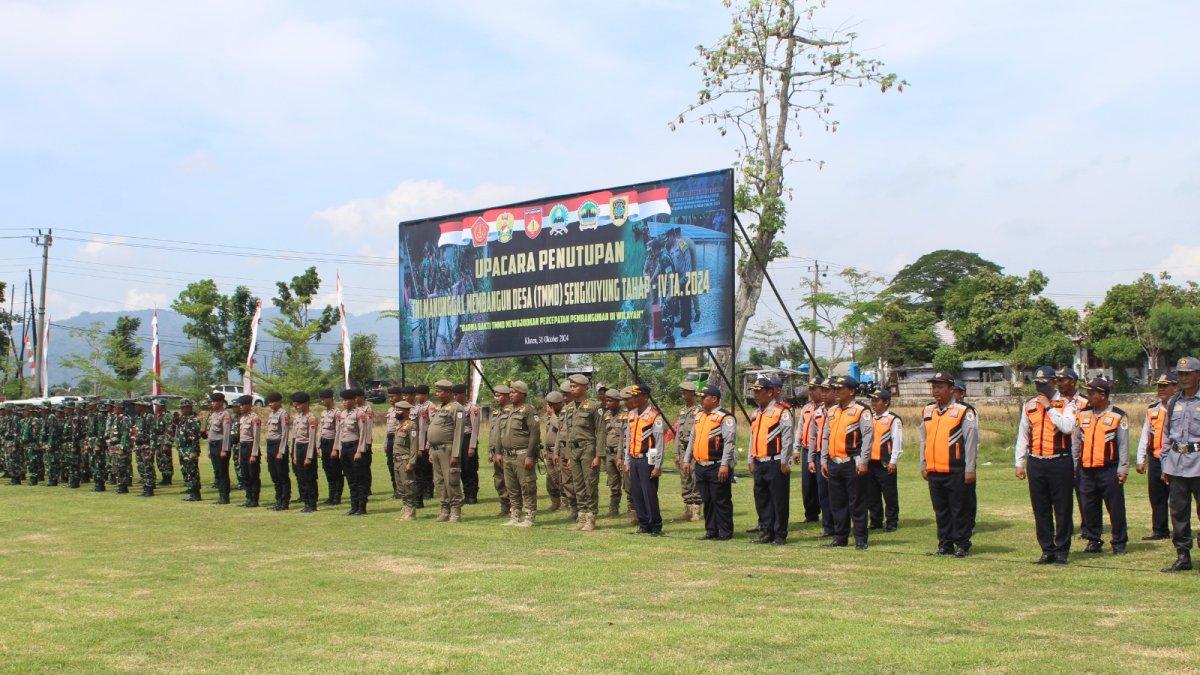 Upacara penutupan Program TNI Manunggal Membangun Desa (TMMD) Sengkuyung Tahap IV Tahun Anggaran 2024 Desa Pakisan, Kecamatan Cawas, Klaten resmi ditutup lewat yang digelar di lapangan setempat pada Kamis (31/10/2024). 