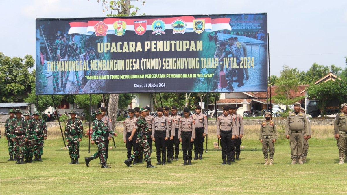 Upacara penutupan Program TNI Manunggal Membangun Desa (TMMD) Sengkuyung Tahap IV Tahun Anggaran 2024 Desa Pakisan, Kecamatan Cawas, Klaten resmi ditutup lewat yang digelar di lapangan setempat pada Kamis (31/10/2024). 