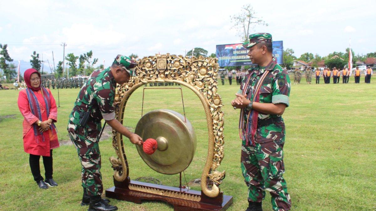 Upacara penutupan Program TNI Manunggal Membangun Desa (TMMD) Sengkuyung Tahap IV Tahun Anggaran 2024 Desa Pakisan, Kecamatan Cawas, Klaten resmi ditutup lewat yang digelar di lapangan setempat pada Kamis (31/10/2024). 