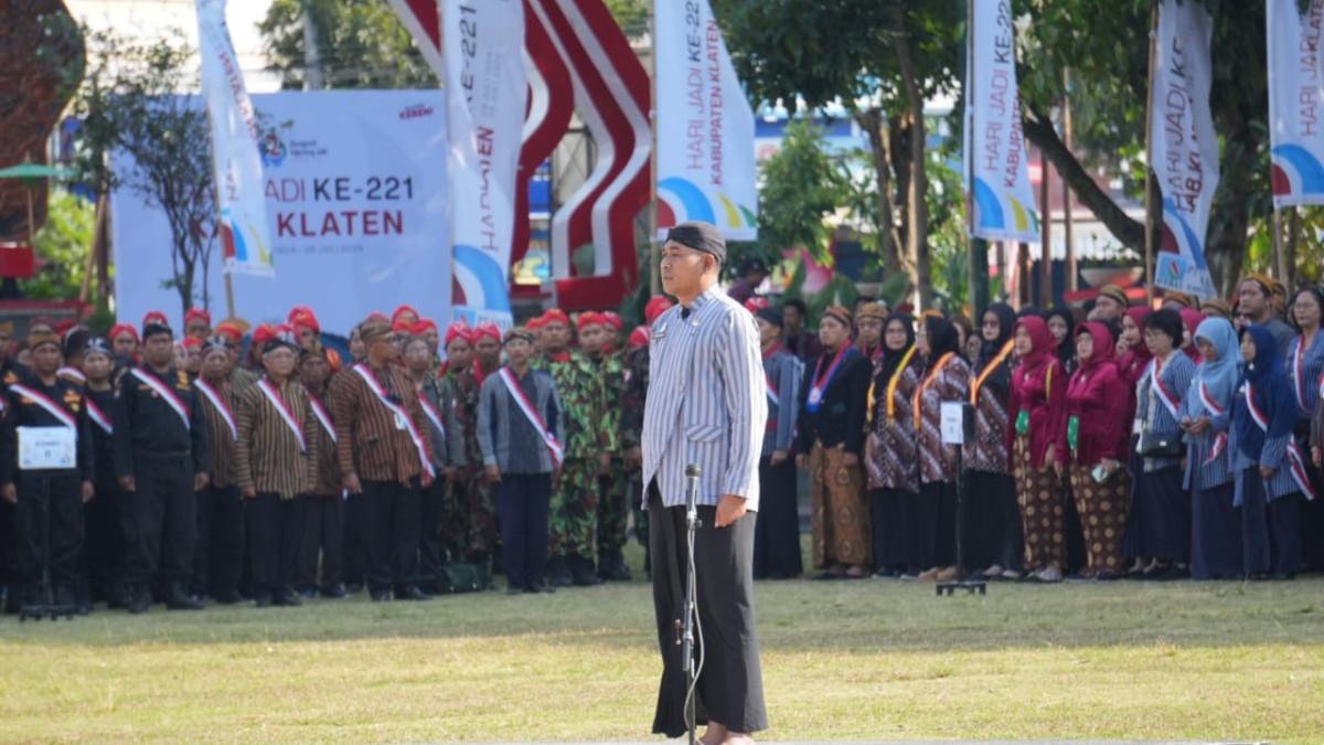 HUT KLATEN - Upacara peringatan Hari Jadi ke-221 Klaten yang digelar di Alun-alun Klaten, Senin pagi (28/7/2025).