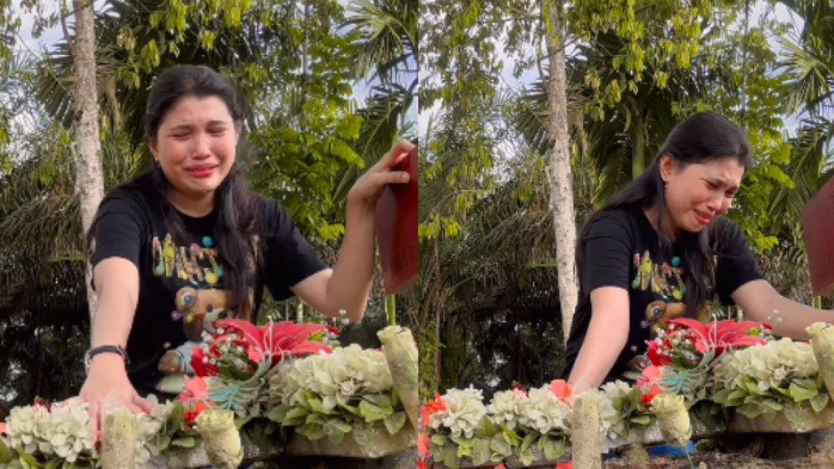 Vera Simanjuntak di pusara Brigadir J 