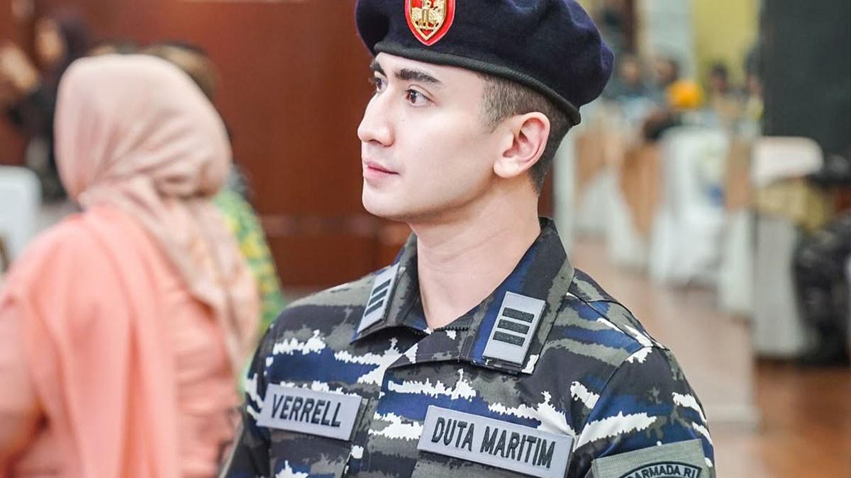 VERRELL DUTA MARITIM - Verrell Bramasta memakai seragam lengkap ketika dinobatkan menjadi Duta Maritim.