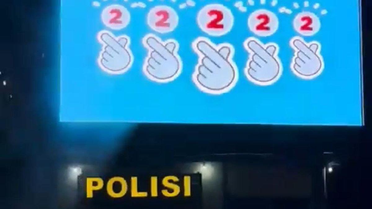 Videotron tayangkan kampanye capres-cawapres di Simpang Susun Semanggi.