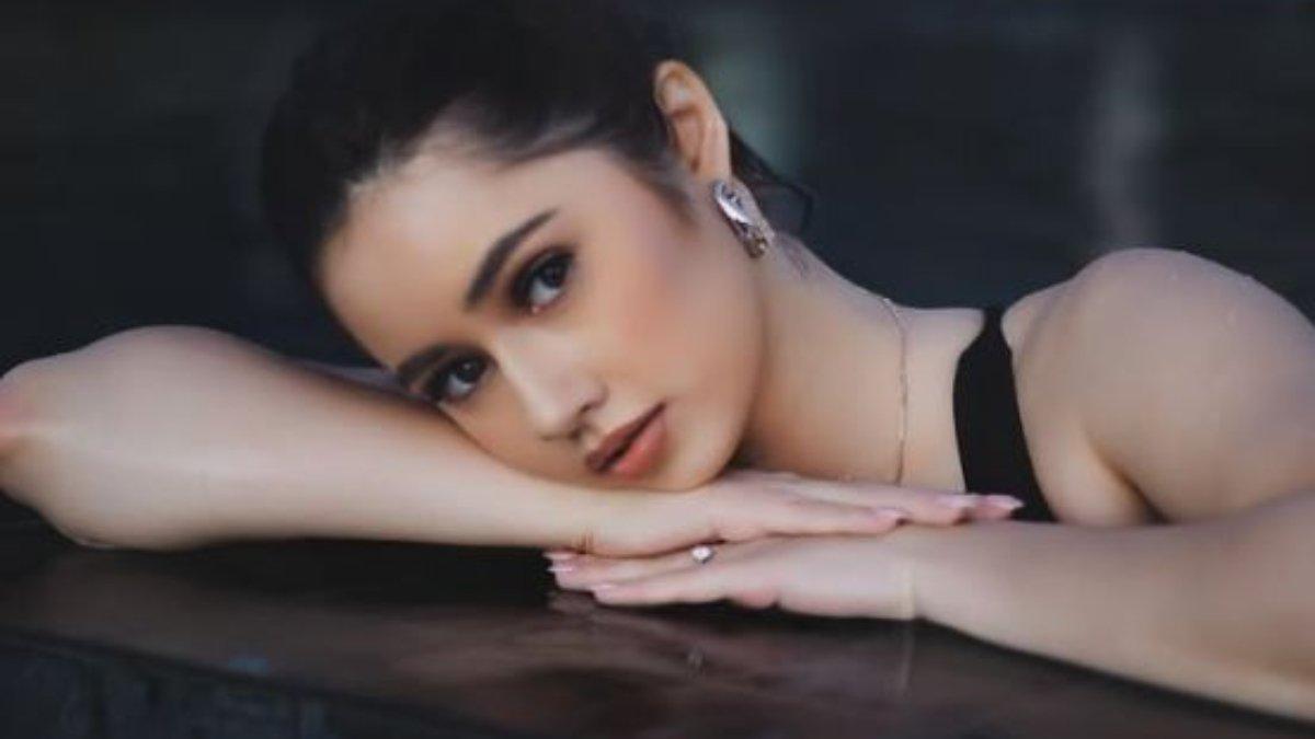 Vika Kolesnaya pacar baru Billy Syahputra.