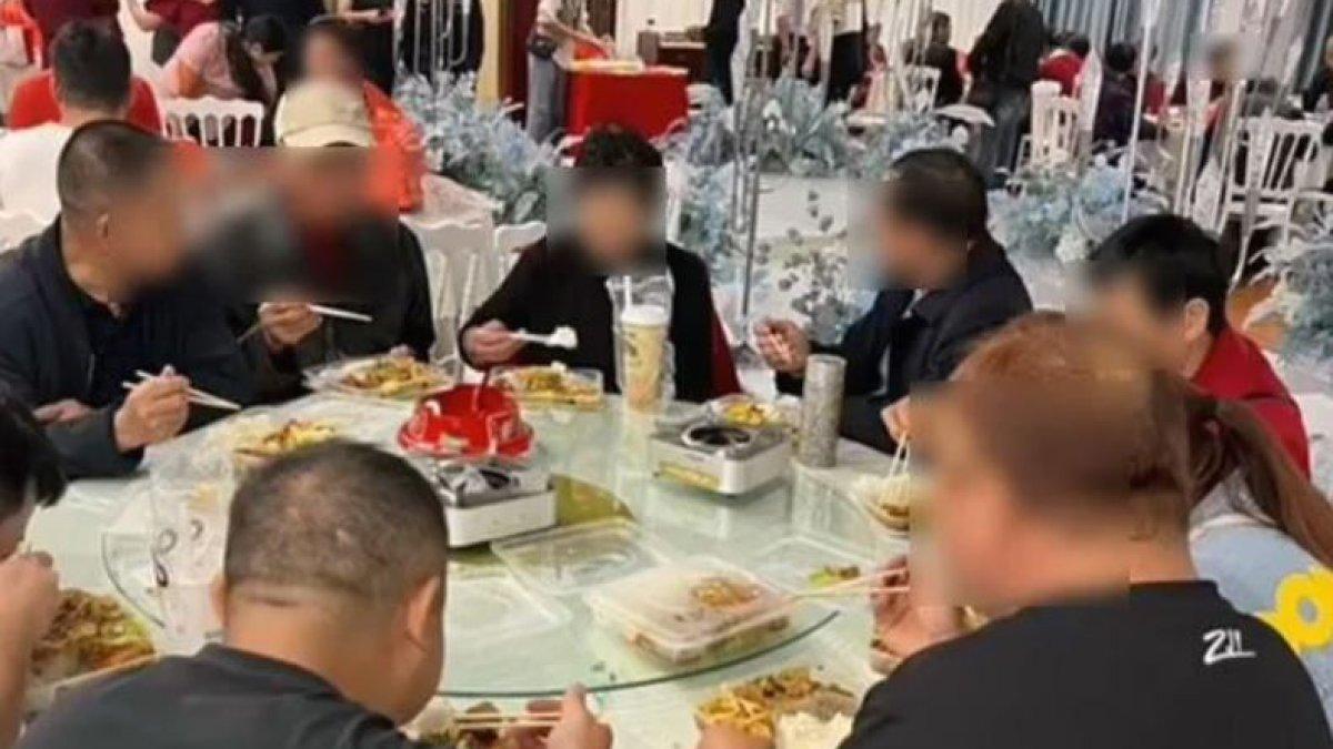 Viral pernikahan mewah cuma beri nasi kotak untuk tamu undangan.