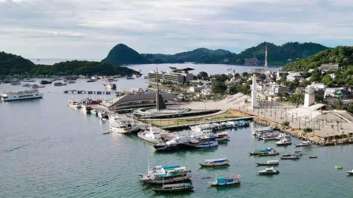 Waterfront marina