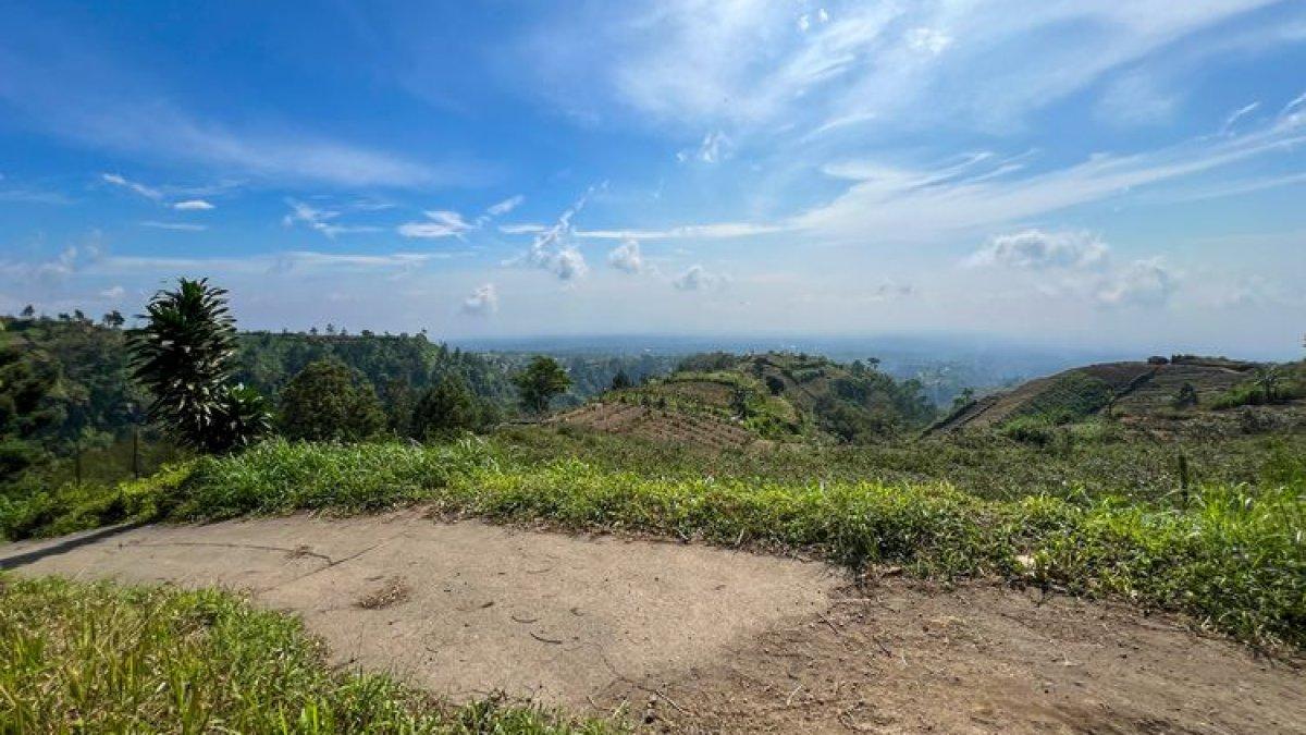 WISATA BOYOLALI - Jalur trekking di Gumuk Indah Boyolali saat cerah.