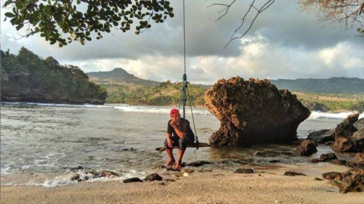 WISATA DI JOGJA - Keindahan Pantai Sawahan di Gunungkidul