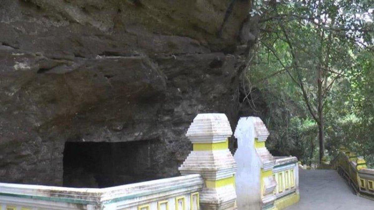 WISATA DI JOGJA - Tempat masuk menuju Goa Selarong.