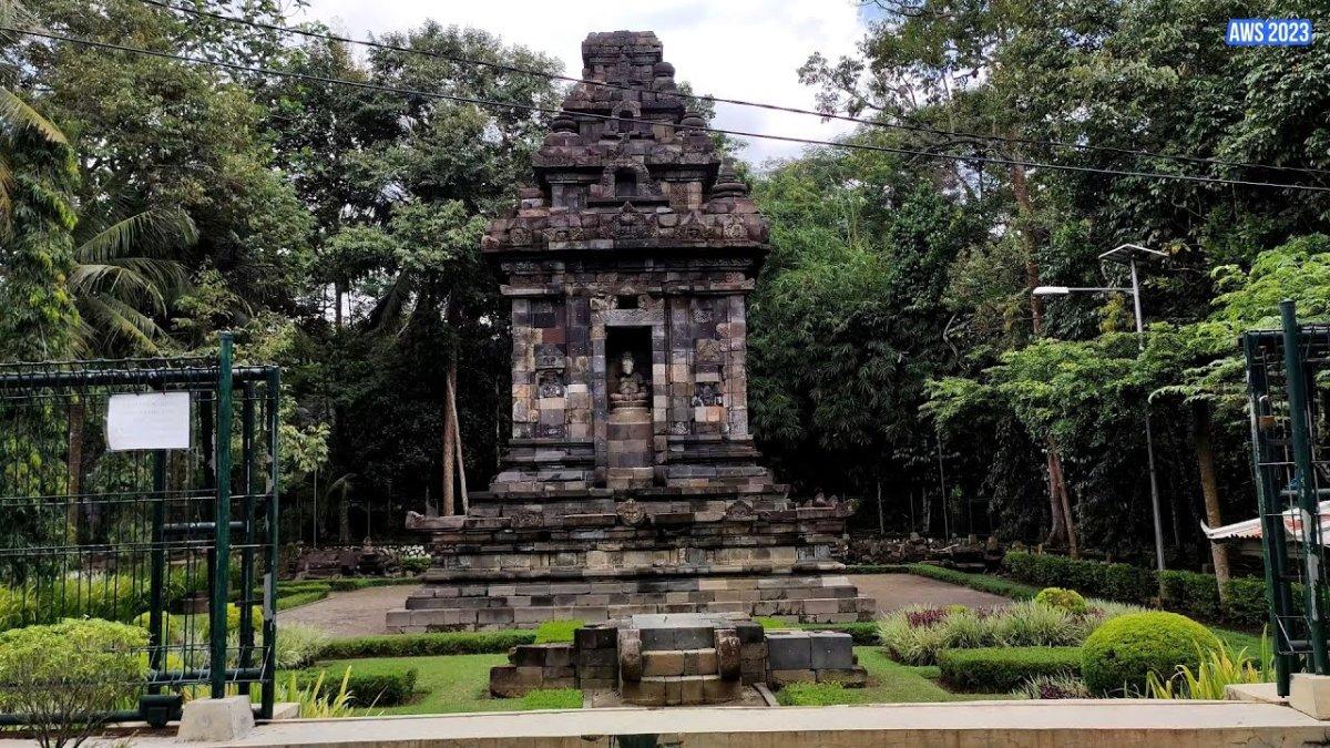 WISATA DI KLATEN - Wisata sejarah, Candi Merak di Klaten.
