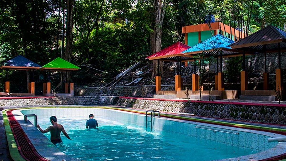 WISATA DI SUKOHARJO - Kolam renang kedua di Wisata Batu Seribu, Sukoharjo.