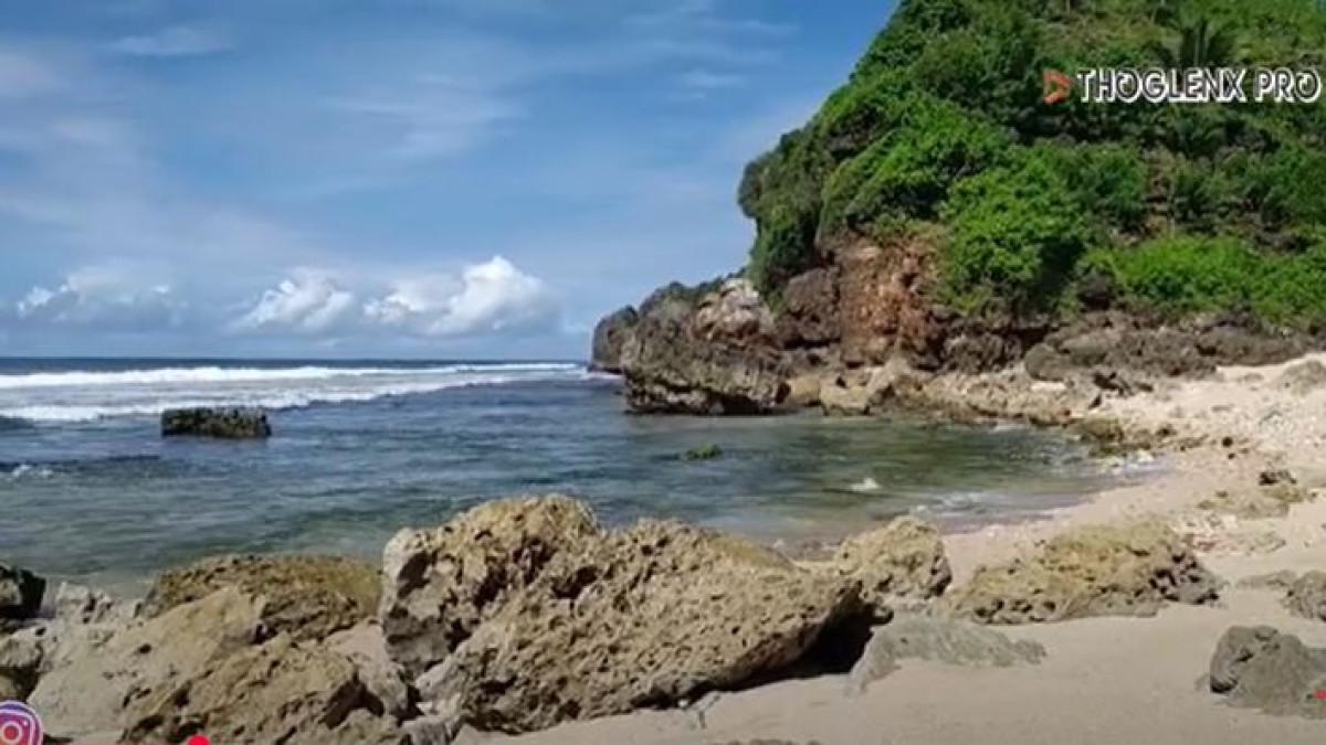 WISATA PANTAI JOGJA - Pantai Butuh.
