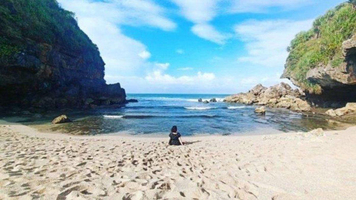 WISATA PANTAI - Keindahan Pantai Torohudan di Gunungkidul