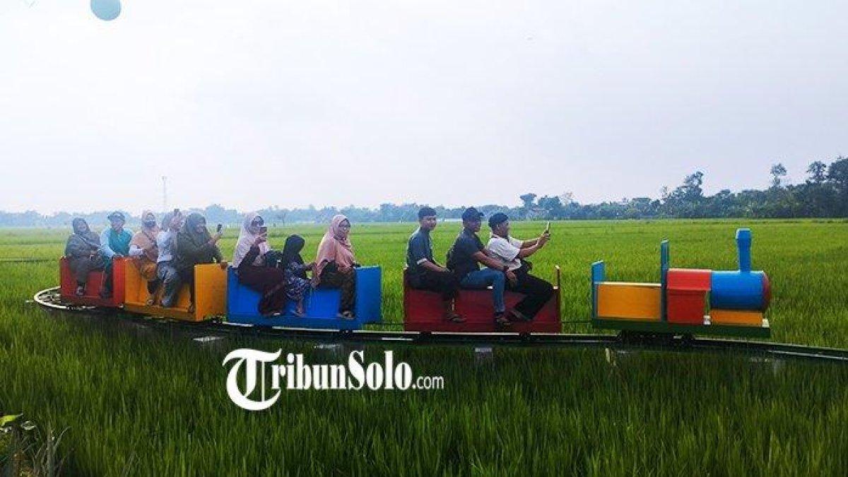LOKAMERTA WISATA KLATEN: Wahana kereta wisata di Lokamerta, di Desa Tirtomarto, Kecamatan Cawas, Kabupaten Klaten