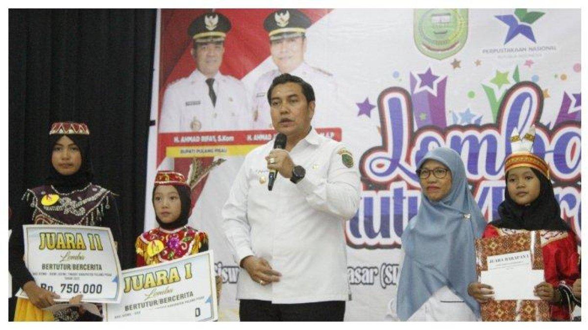 LOMBA BERTUTUR - Dinas Perpustakaan dan Kearsipan (Dispursip) Kabupaten Pulang Pisau sukses menggelar Lomba Bertutur dan Bercerita bagi siswa-siswi Sekolah Dasar (SD) dan Madrasah Ibtidaiyah (MI), di Aula Dinas Kebudayaan, Kepemudaan, Olahraga, dan Pariwisata (Disbudporapar) Pulang Pisau, Rabu (4/6/2025) lalu.