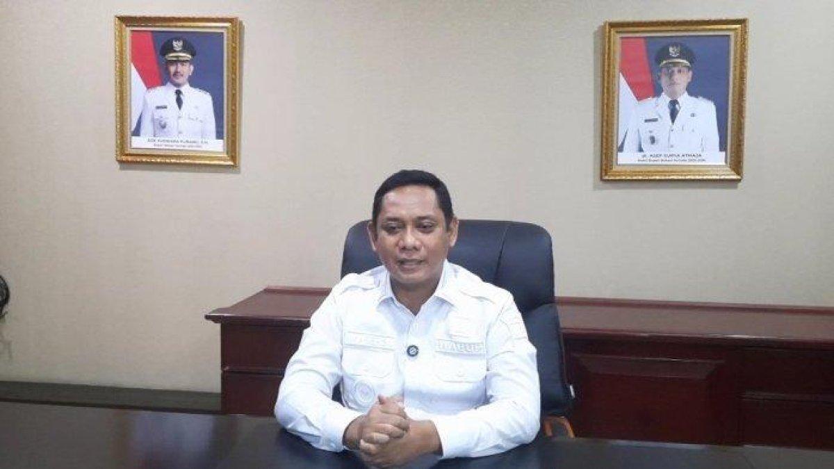 NGEMIS KE PERUSAHAAN - Wakil Bupati Bekasi, dr Asep Surya Atmaja mengatakan pihaknya berjibaku untuk memajukan Kabupaten Bekasi. Salah satunya harus rela 'ngemis' ke perusahaan agar tenaga kerja lokal diserap dan bisa mengurangi pengangguran.