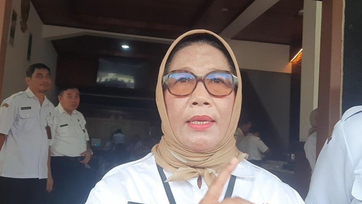 WAKIL BUPATI BLORA - Wakil Bupati Blora, Sri Setyorini menjawab pertanyaan wartawan usai apel perdana di Kantor Bupati Blora, Jawa Tengah, Rabu (26/2/2025).