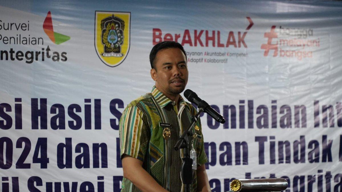 ARAHAN WABUP KLATEN - Wakil Bupati Klaten Benny Indra Ardhianto, memberikan arahan dalam kegiatan Sosialisasi Hasil Survei Penilaian Integritas (SPI) Tahun 2024 dan Persiapan Tindak Lanjut SPI Tahun 2025 yang berlangsung di Borobudur Ballroom Tjokro Hotel Klaten, pada Kamis (8/5/2025).