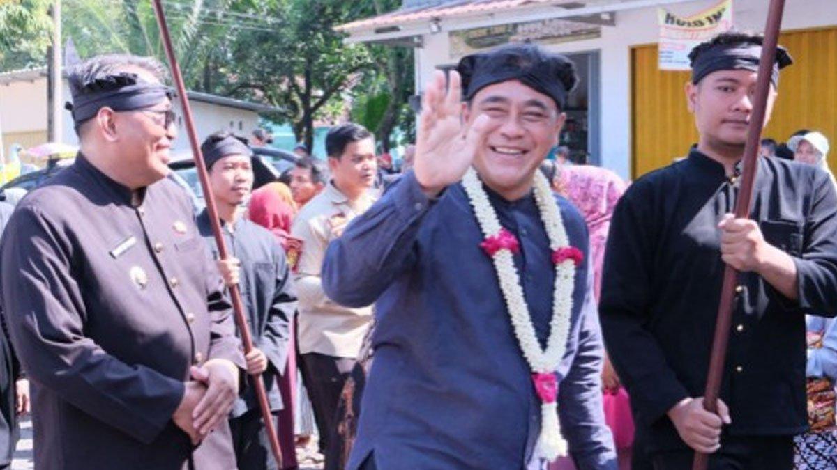 PROGRAM BUPATI PEMALANG - Wakil Bupati Pemalang Nurkholes di Kirab Dewata Fest Culture 2025 Desa Wanarata Bantarbolang, Sabtu (14/06/2025).