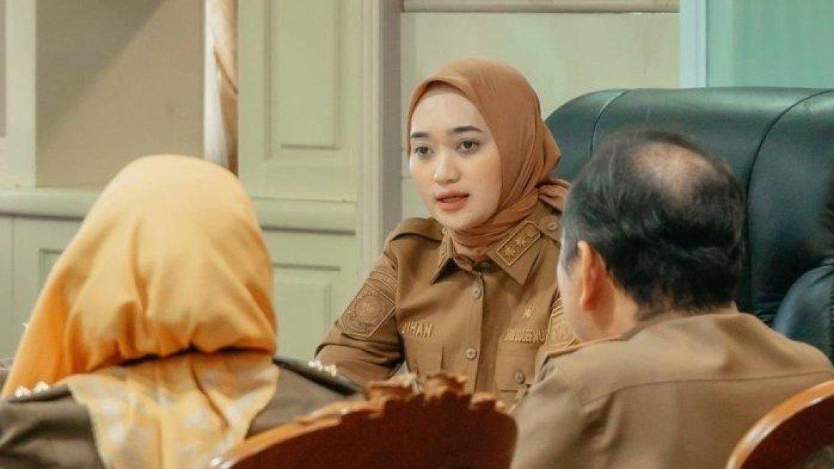 WAGUB TERMUDA - Wakil Gubernur Lampung dr Jihan Nurlela saat rapat bersama Kepala Dinas Kesehatan dan jajaran, Selasa (25/2/2025). dr Jihan Nurlela jadi Wakil Gubernur termuda Indonesia.