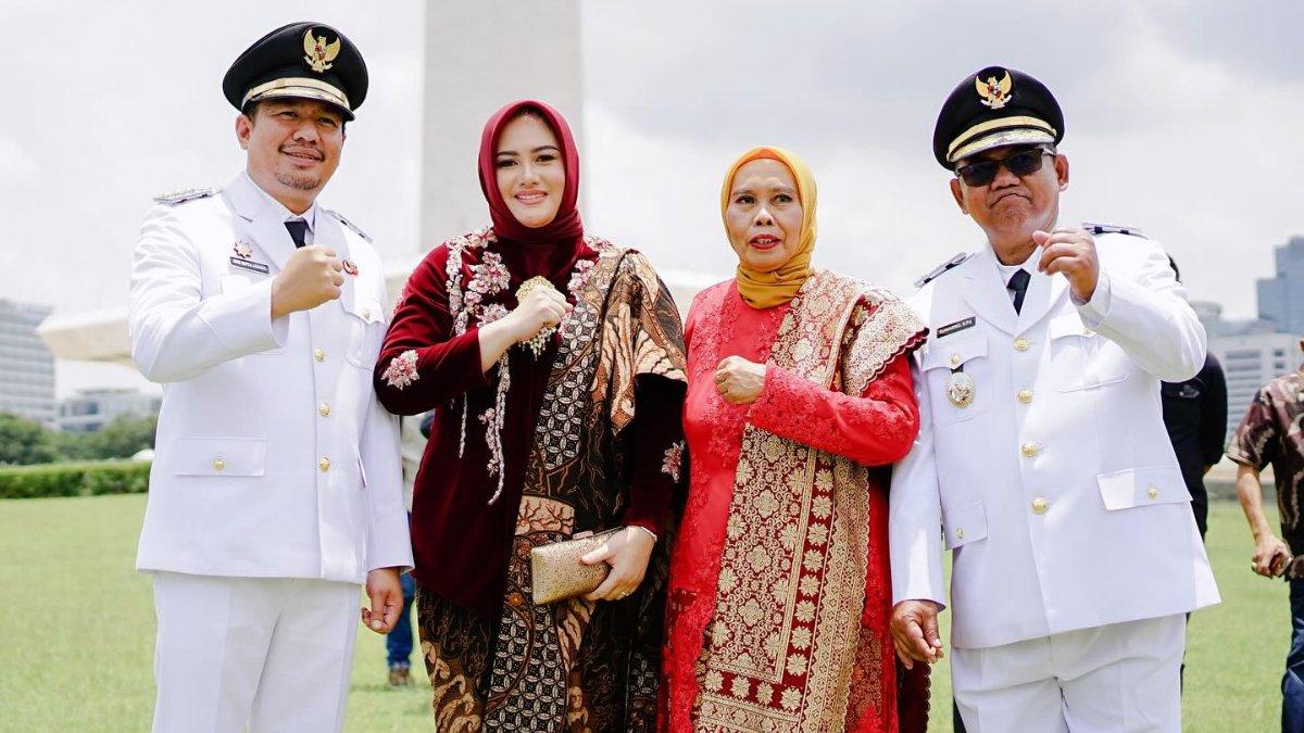 SOSOK WAKIL BUPATI - Wakil bupati Bengkulu Utara Sumarno (paling kanan) bersama bupati Arie Septia Adinata (paling kiri) diunduh dari Instagram (24/6/2025).