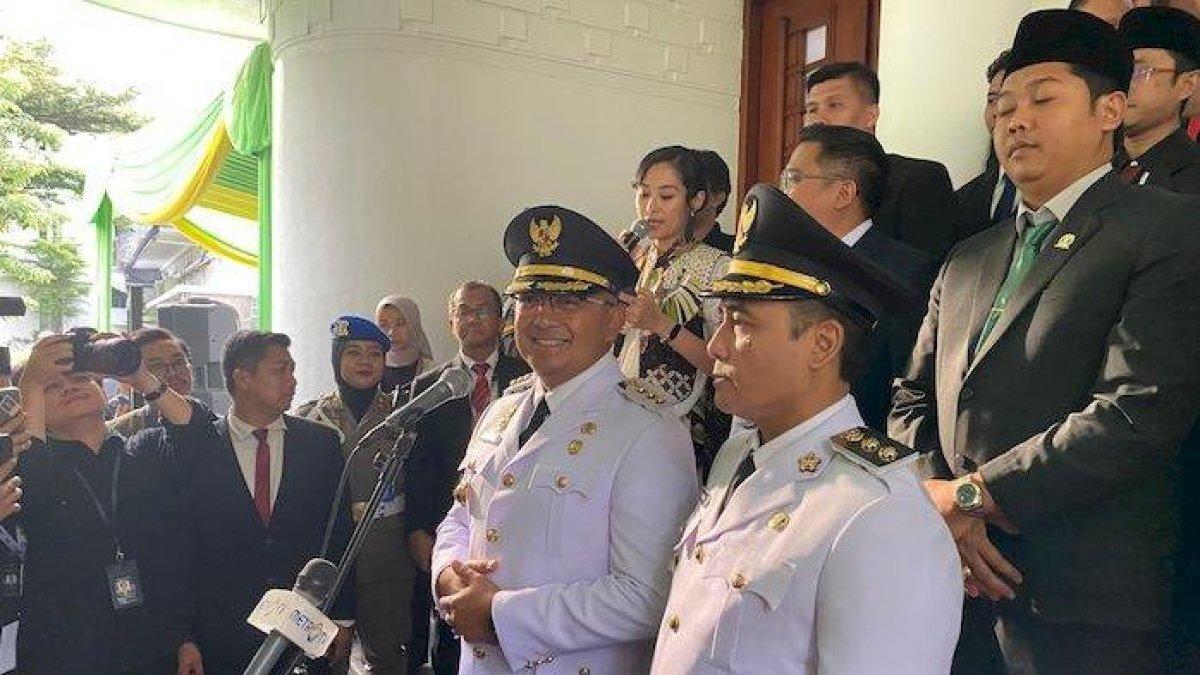 100 HARI KERJA - Wali Kota Bandung, Muhammad Farhan saat memberikan keterangan di Balai Kota Bandung, Kamis (20/2/2025).