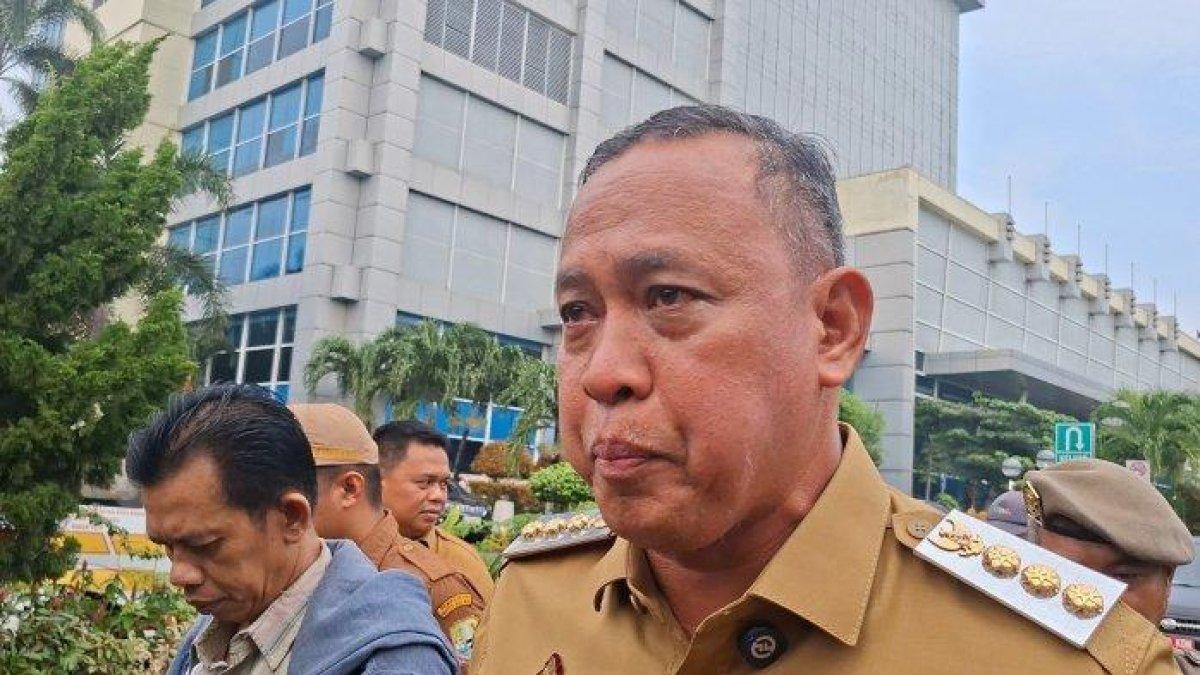 PROGRAM WALI KOTA BEKASI - Wali Kota Bekasi, Tri Adhianto saat ditemui di Plaza Pemkot, Kecamatan Bekasi Selatan, Senin (23/6/2025). Tri Adhianto mengakui masih ada sejumlah kekurangan selama 100 hari masa kerja kepemimpinannya.