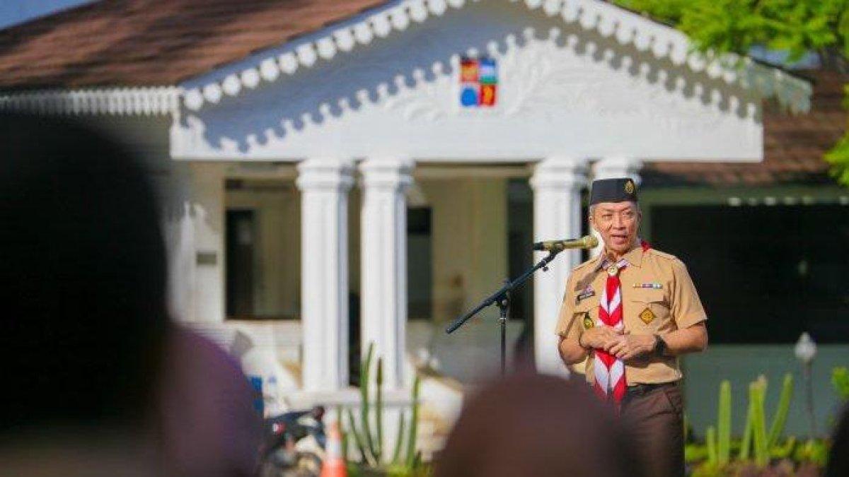 100 HARI KERJA - Wali Kota Bogor, Dedie Rachim berkomitmen menertibkan peredaran minuman keras di Kota Bogor. Untuk itu, Dedie meminta Wakil Wali Kota Bogor, Jenal Mutaqin untuk terjun langsung.