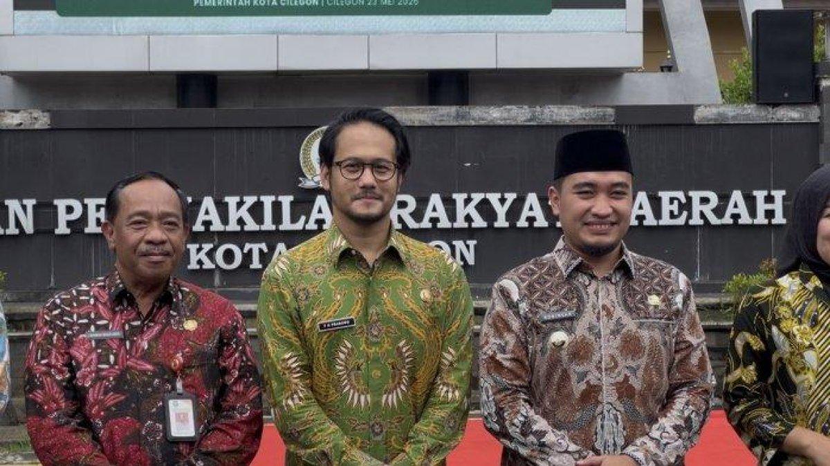 PROGRAM WALI KOTA CILEGON - Wali Kota Cilegon Robinsar (Kanan) dan Wakil Wali Kota Cilegon Fajar (Tengah) serta Sekda Kota Cilegon Maman Mauludin (Kiri). Jum'at, (23/5/2025).