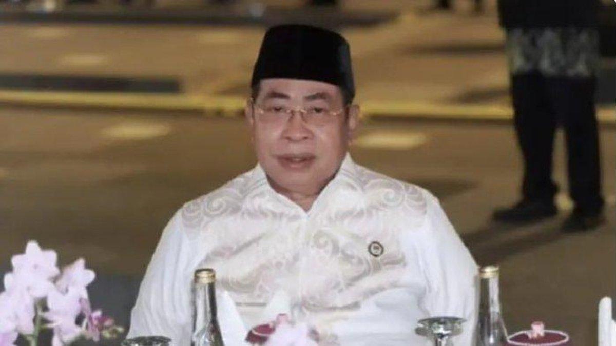 100 HARI KERJA - Wali Kota Gorontalo, Adhan Dambea akan menyekolahkan badut jalanan, gelandangan dan pengemis (Gepeng) yang dirazia Satuan Polisi Pamong Praja.