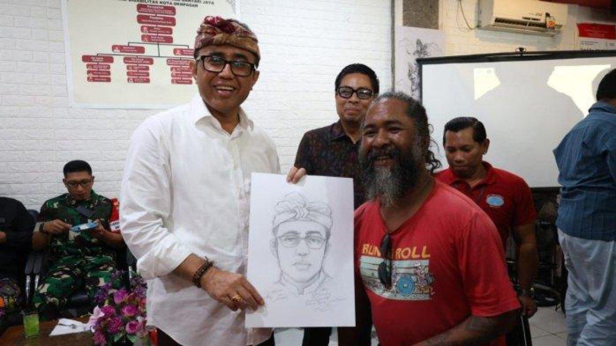 PROGRAM WALI KOTA DENPASAR - Wali Kota Jaya Negara sapa dan berbagai dengan penyandang disabilitas, tegaskan komitmen bangun Denpasar sebagai Kota Ramah Inklusi.