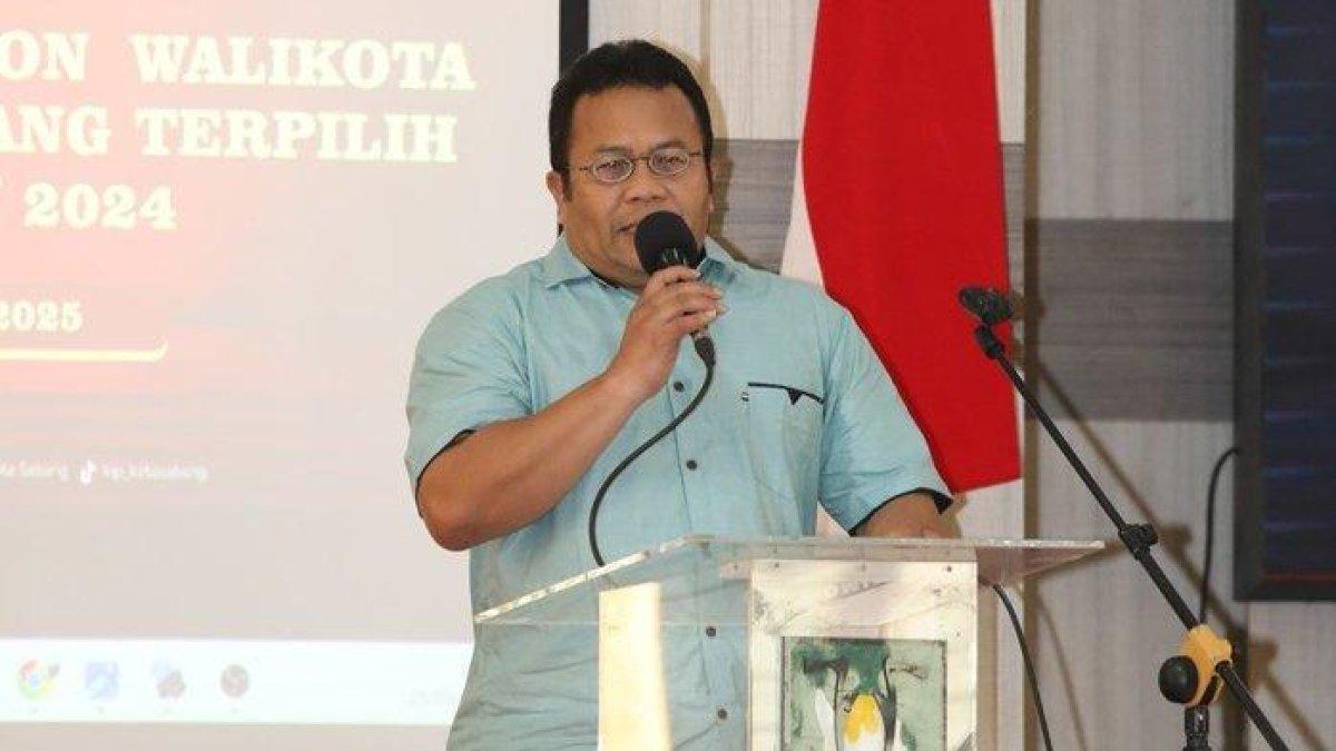 100 HARI KERJA - Zulkifli Adam memberikan sambutan setelah ditetapkan sebagai Wali Kota Sabang terpilih oleh KIP Sabang dalam Rapat Pleno Terbuka, Jumat (25/4/2025) sore.