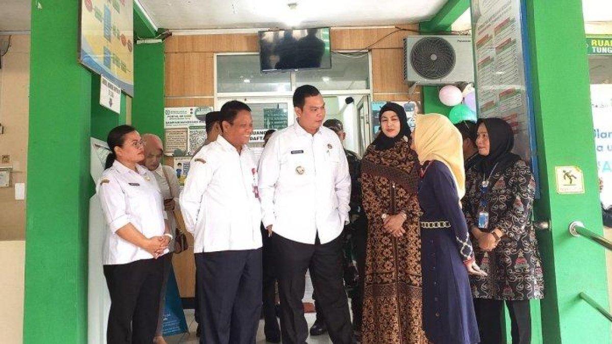 100 HARI KERJA - Wali Kota Serang, Budi Rustandi akan memberikan kupon undian pada warga yang melakukan cek kesehatan gratis di Puskesmas yang ada di Kota Serang.