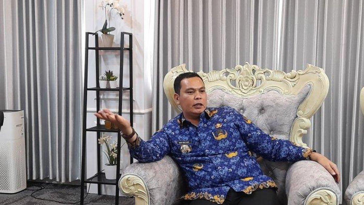 100 HARI KERJA - Wali Kota Serang, Budi Rustandi saat ditemui TribunBanten.com di ruang kerjanya, Kamis (17/4/2025).
