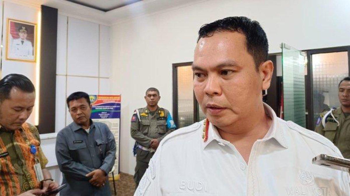100 HARI KERJA - Wali Kota Serang, Budi Rustandi, saat ditemui di Puspemkot Serang, Jumat (25/4/2025).