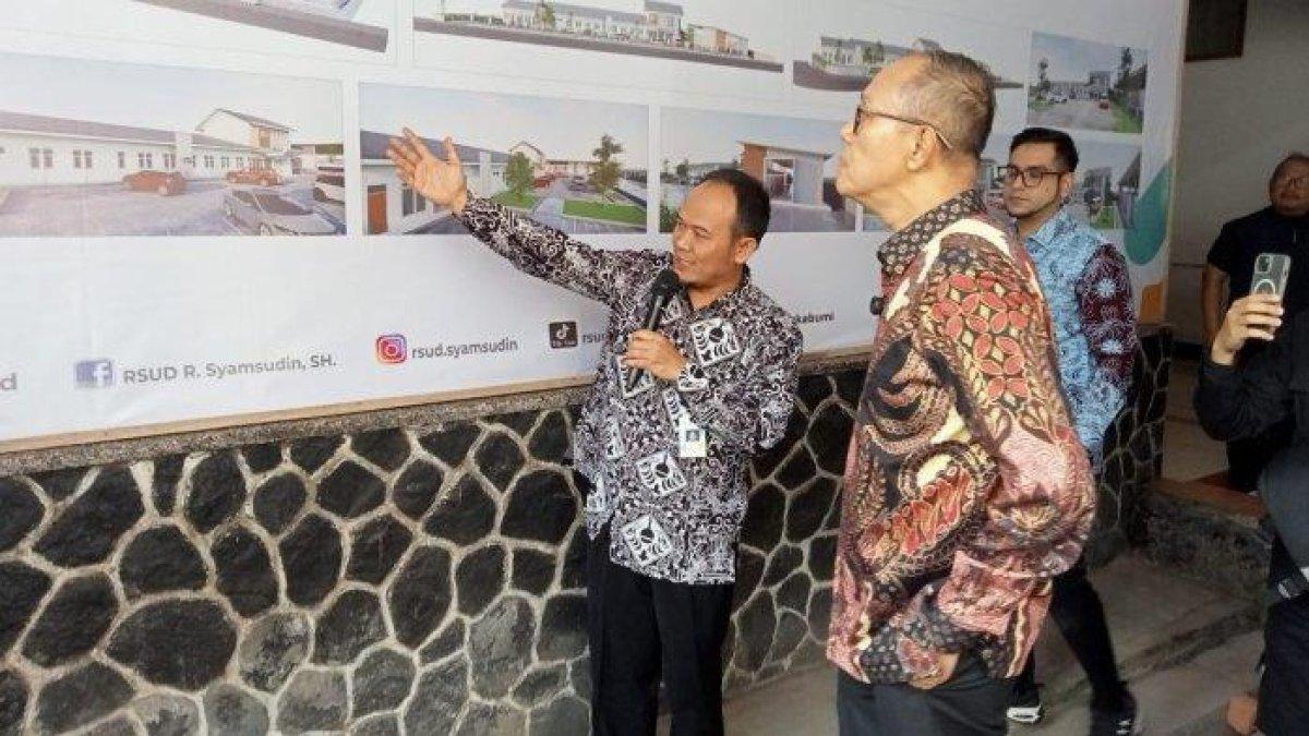 100 HARI KERJA - Wali Kota Sukabumi Ayep Zaki saat peninjauan renovasi KRIS di RSUD Syamsudin SH, Kota Sukabumi.