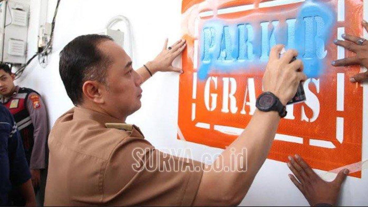 PROGRAM WALI KOTA SURABAYA - Wali Kota Surabaya Eri Cahyadi menggelar inspeksi mendadak (sidak) untuk memastikan tidak ada jukir liar di toko modern, Selasa (10/6/2025). Pada inspeksi tersebut, Wali Kota juga menertibkan sejumlah toko hingga jukir liar.