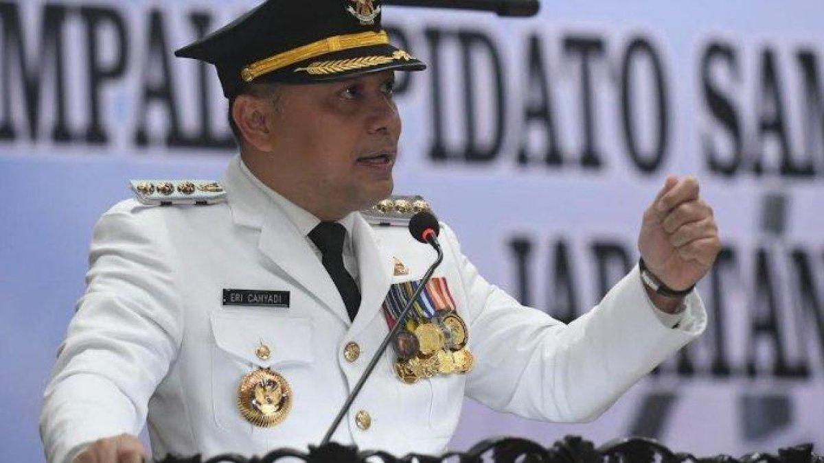 SERIJAB KEPALA DAERAH - Wali Kota Surabaya Eri Cahyadi menyampaikan sejumlah program pembangunan infrastruktur di periode kedua memimpin Surabaya pada pidato sambutan Wali Kota Surabaya masa jabatannya 2025 -2030 di DPRD Surabaya, Senin (3/3/2025). Satu diantaranya menjadi sorotan adalah rencana keberlanjutan penyelesaian banjir di Kota Pahlawan dan Wali Kota Eri Siapkan 9,67 Triliun khusus untuk atasi Banjir.