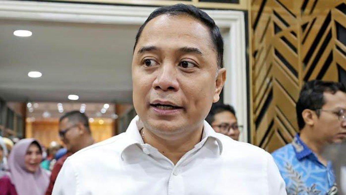 100 HARI KERJA - Wali Kota Surabaya Eri Cahyadi saat memberikan penjelasan kepada jurnalis di Surabaya beberapa waktu.