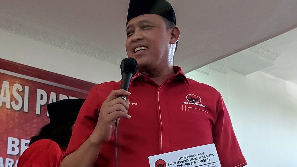 PROFIL KEPALA DAERAH - Wali Kota Tri Adhianto dan Wakil Wali Kota Bekasi, Abdul Harris Bobihoe resmi mendapatkan dari partai Gerindra dan Demokrat.