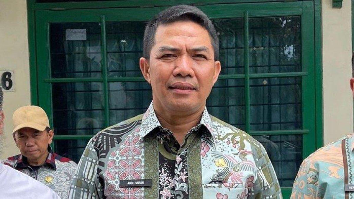 PROFIL WALI KOTA - Walikota Samarinda Andi Harun, Andi Harun menjelaskan bahwa dirinya merupakan orang yang paling bertanggung jawab untuk melakukan klarifikasi terhadap persoalan ini.